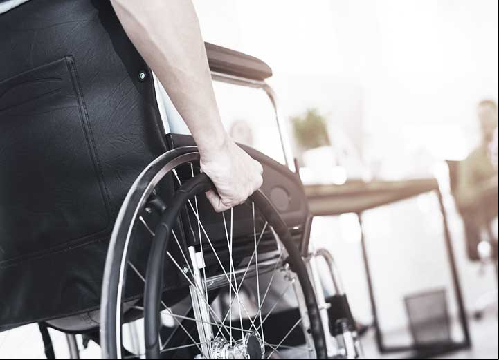 Collective negotiation and easing of the rules for compliance with quotas for apprenticeships and people with disabilities.