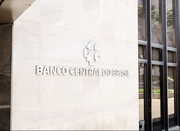 Parede com logotipo do Banco Central do Brasil