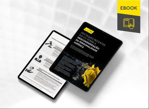 Mockup ilustrativo de dois tablets, um acima do outro, com imagens do conteúdo interno do e-book. No canto superior direito, faixa descritiva nas cores amarelo e cinza, com o nome 